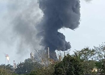 Se registra explosión en refinería de Minatitlán