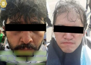 A proceso por disfrazarse de abuelitos para recibir vacuna anticovid