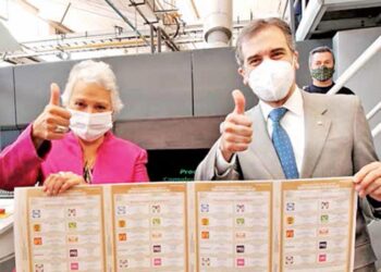 Chocan INE y Gobernación, se acusan en acto oficial de imparcialidad