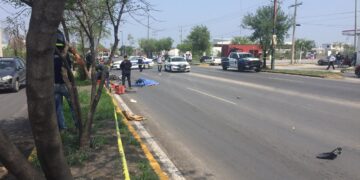 Muere ciclista al ser atropellado por moto
