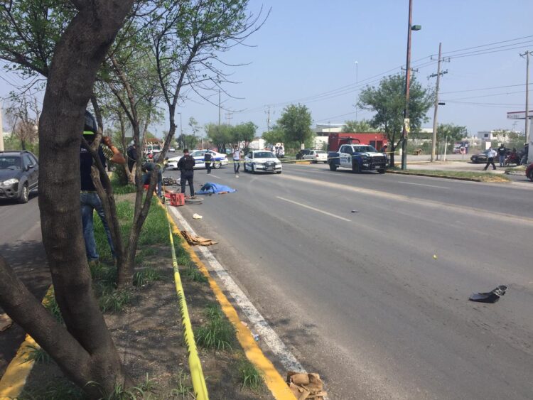 Muere ciclista al ser atropellado por moto