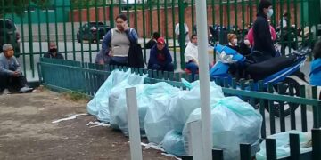 Demandan retiro de basura de zona de urgencias de clínica del IMSS