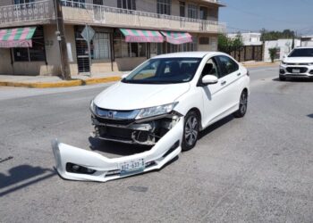 Choque deja cuantiosos daños materiales
