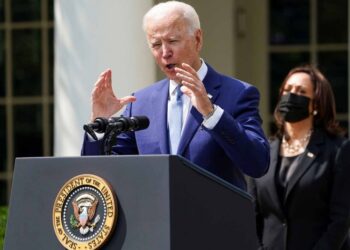 Biden busca prohibir venta de fusiles de asalto para civiles