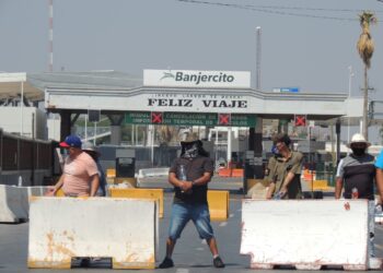 Bloquean puentes internacionales y exigen justicia por crimen cometido por la Guardia Nacional