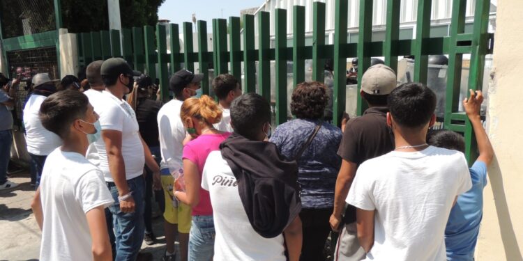 Bloquean puentes internacionales y exigen justicia por crimen cometido por la Guardia Nacional