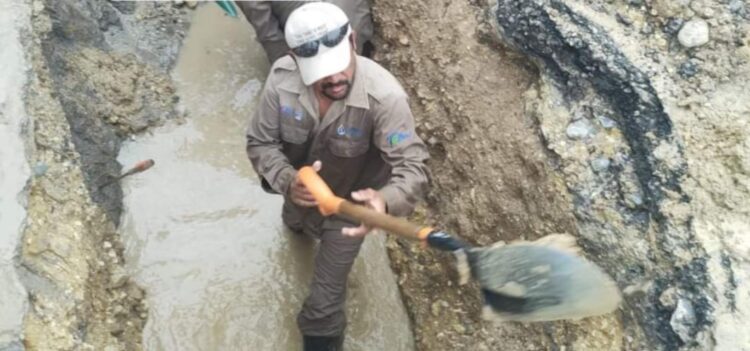 Amplía COMAPA horario para reparar fugas