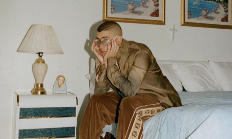 Bad Bunny revienta las redes al publicar una foto candente
