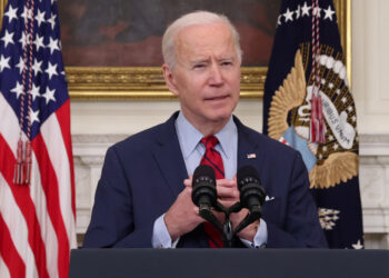 Llama Biden al senado a actuar en reforma de armas