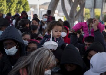 Introducen proyecto de ley para responder a crisis migratorias