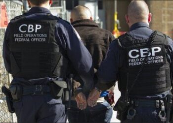 Arrestan a fugitivo en puente internacional de Pharr.