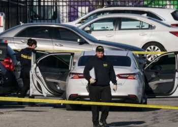 Tiroteo en Indianápolis deja 8 muertos, piden leyes más estrictas contra armas.