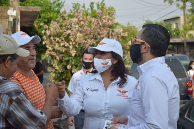 Aprueban a Elva Valles ciudadanos de la Lopez Portillo