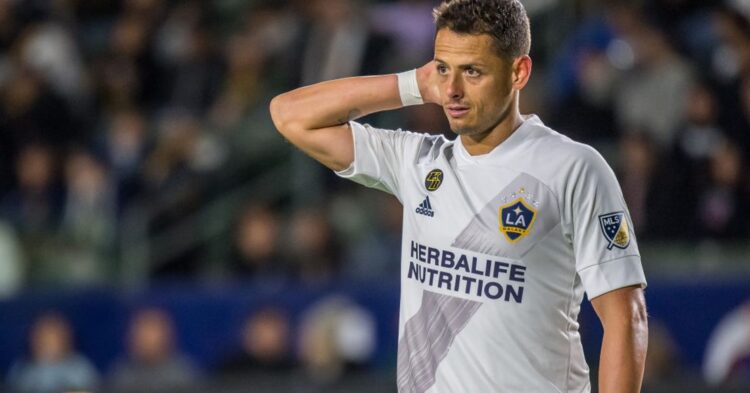 Técnico del LA Galaxy asegura que escasez goleadora del Chicharito no es su culpa