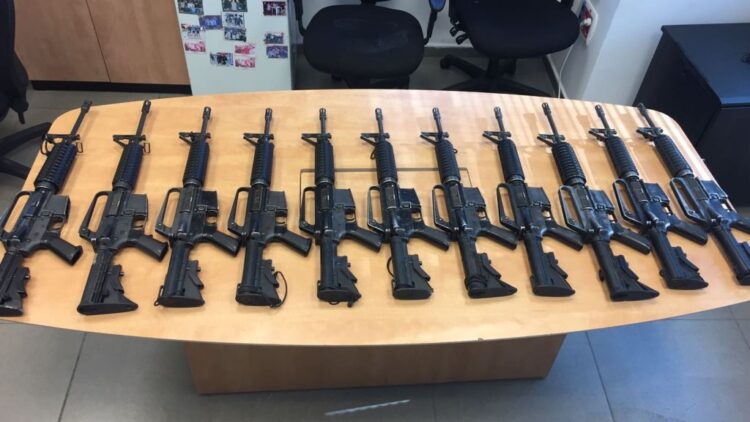 Confiscan arsenal de armas y droga en el sur de Texas