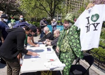 Regalan mariguana a vacunados por covid en NY