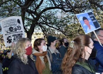 Manifestantes exigen justicia por Adam Toledo de 13 años