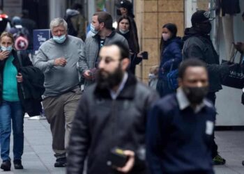 Personas vacunadas en Estados Unidos pueden salir sin cubrebocas