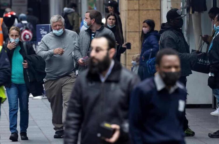 Personas vacunadas en Estados Unidos pueden salir sin cubrebocas