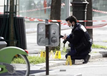 Muere un hombre en tiroteo de París y una mujer se encuentra herida de gravedad
