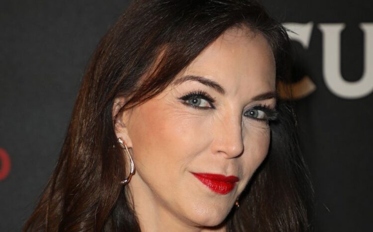 Laura Flores impresionó a sus fans luciendo un hermoso bikini en la playa