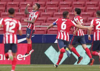 Atlético de Madrid golea y se afianza como líder en España.