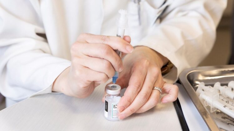 Inicia vacunación contra COVID de indigentes en Nueva York