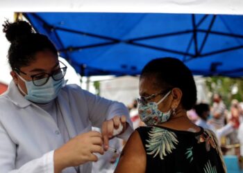 Brasil presenta primera vacuna contra COVID-19