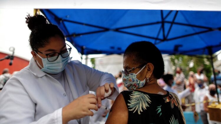 Brasil presenta primera vacuna contra COVID-19