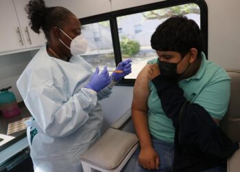 Compartirá EU 80 millones de vacunas anti Covid