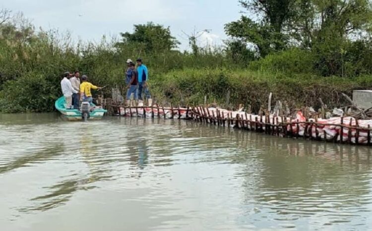 Hacen comerciantes tandeo de agua ante crisis en Tampico
