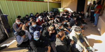 Detienen a 440 migrantes y confiscan droga en puentes internacionales.