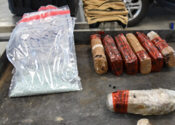 Incautan en puentes de Laredo, Texas, metanfetamina, cocaína y oxicodona