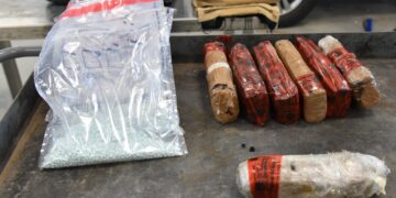 Incautan en puentes de Laredo, Texas, metanfetamina, cocaína y oxicodona