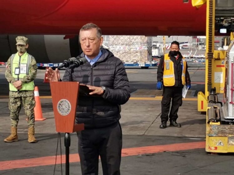 Llega otro lote con 585 mil dosis de Pfizer-Biontech al AICM