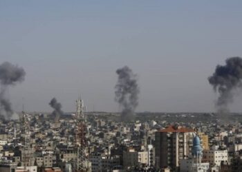 Israel pulveriza oficinas de Hamas en Gaza; van 30 muertos por escalada