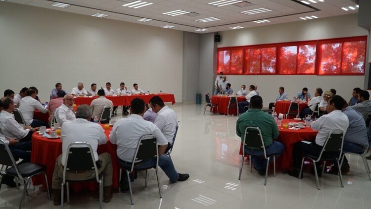 Obra pública de Victoria, se hará por constructores locales  :Gattás