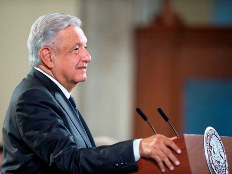 Menosprecia AMLO petición de INE a quedarse al margen de elección
