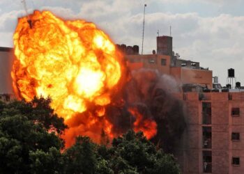 Israel intensifica bombardeos en Gaza y aumentan disturbios