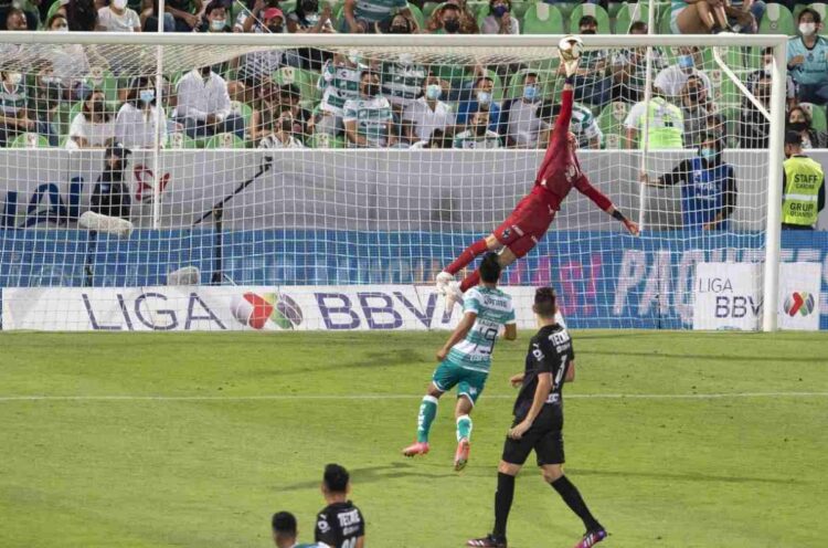 Santos Laguna se impone 2-1 sobre Rayados de Monterrey