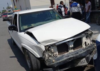 Tres lesionados en aparatoso choque