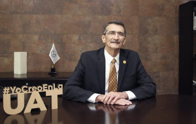 Felicita Rector a docentes de la UAT por el Día del Maestro