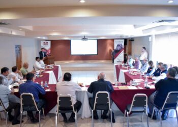 Rector de UTNL rinde informe a transportistas de avances del Centro de Capacitación