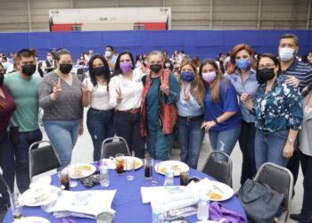 Total apoyo a educación, reitera  Yahleel a maestros en su día