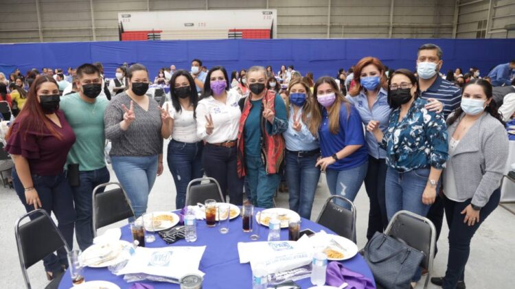 Total apoyo a educación, reitera Yahleel a maestros en su día