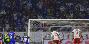 Cruz Azul remonta al Toluca y gana 4-3 global para ir a liguilla