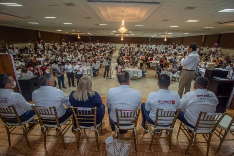 Magisterio de Matamoros está con Mario López; 1, 500 maestros le dan su apoyo