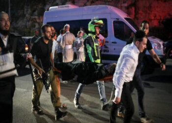 Colapso en sinagoga deja 2 muertos y más de 130 heridos en Israel
