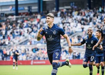 Alan Pulido se viste de héroe en el triunfo de su equipo