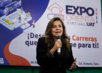 Dictan conferencia “Ser Universitario” a estudiantes de la UAT